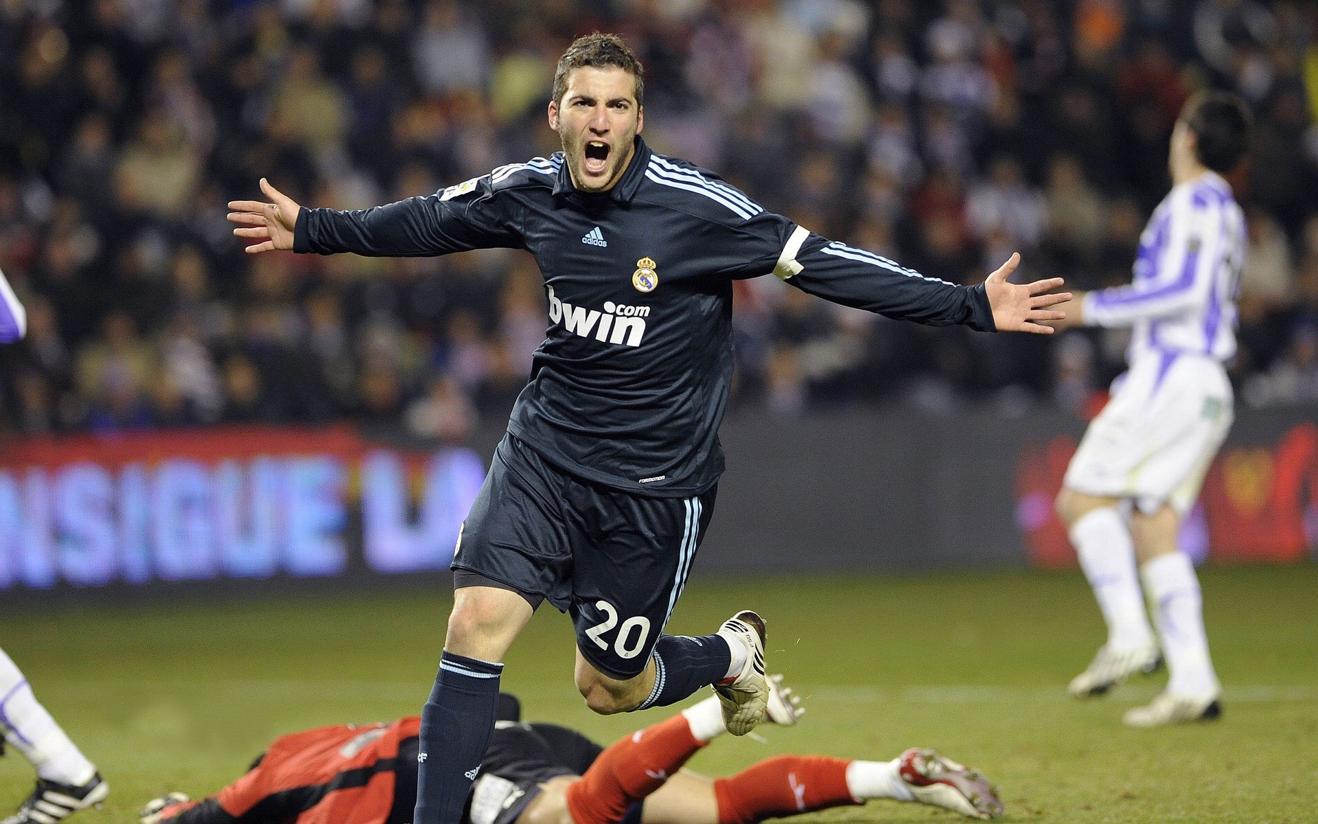 _奇才队迎战强敌，战斗精神令人振奋_，奇才队官方商城