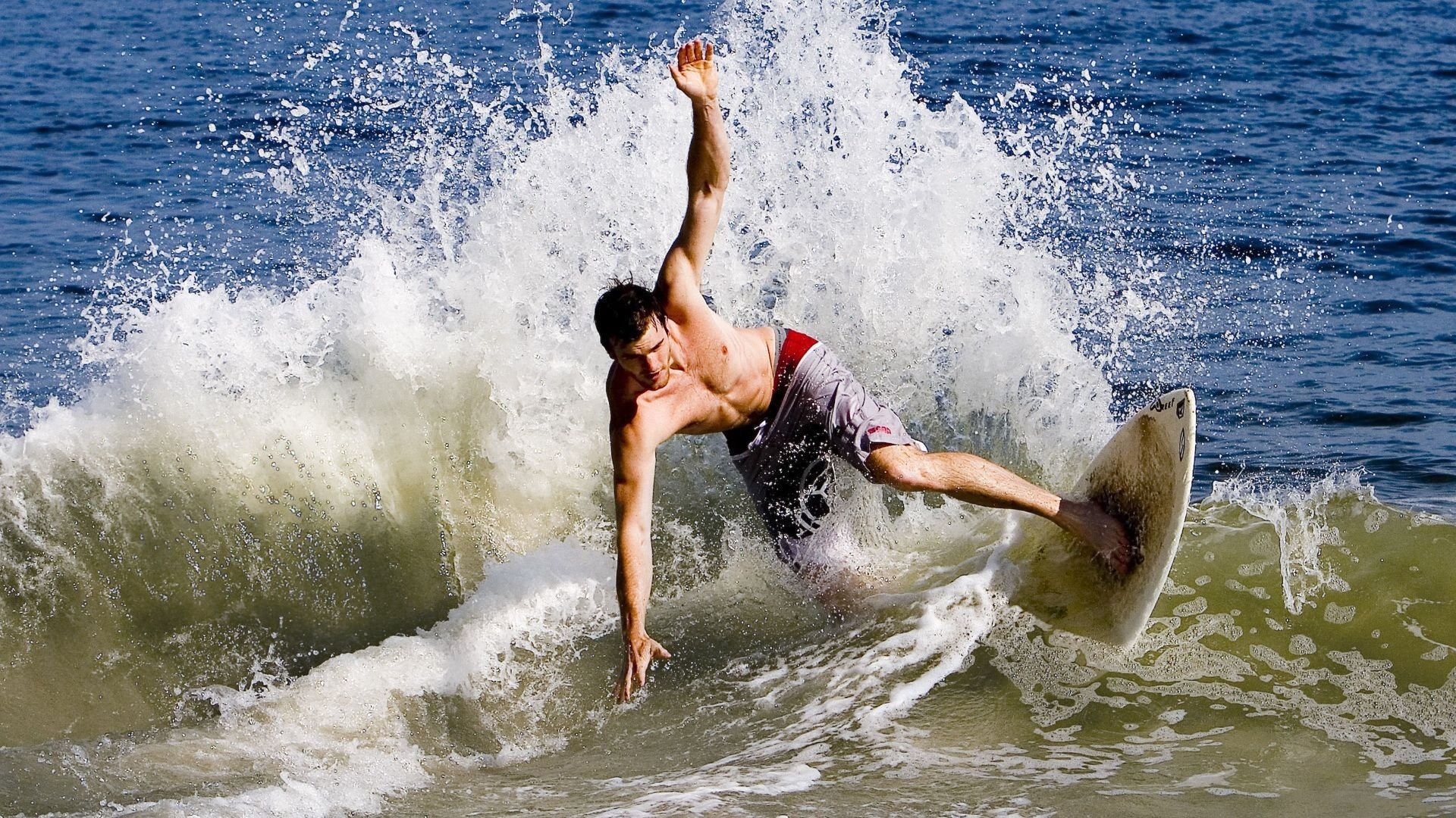 华体会真人体育娱乐-从失败到辉煌：车手重整旗鼓的励志故事，车手团队